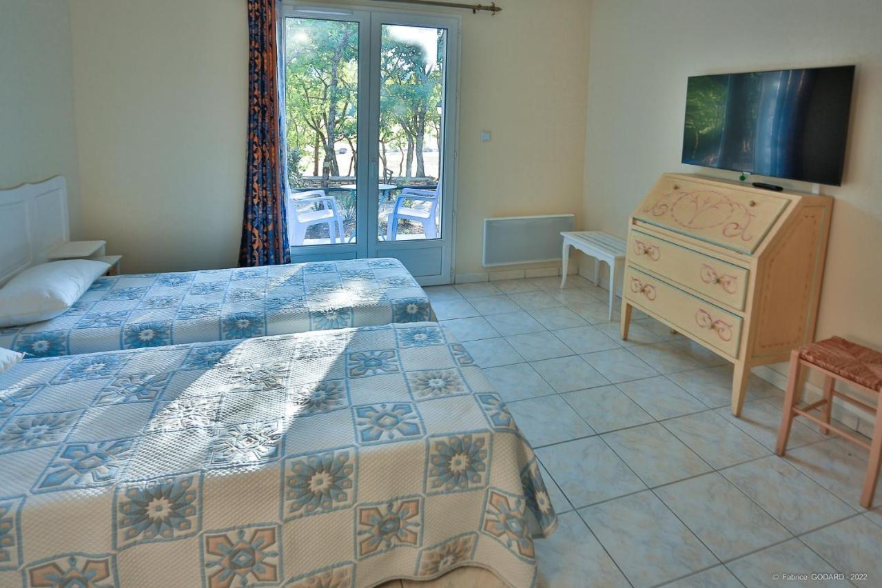 Saint-Christol  Hotel Restaurant Gite Les Lavandins المظهر الخارجي الصورة
