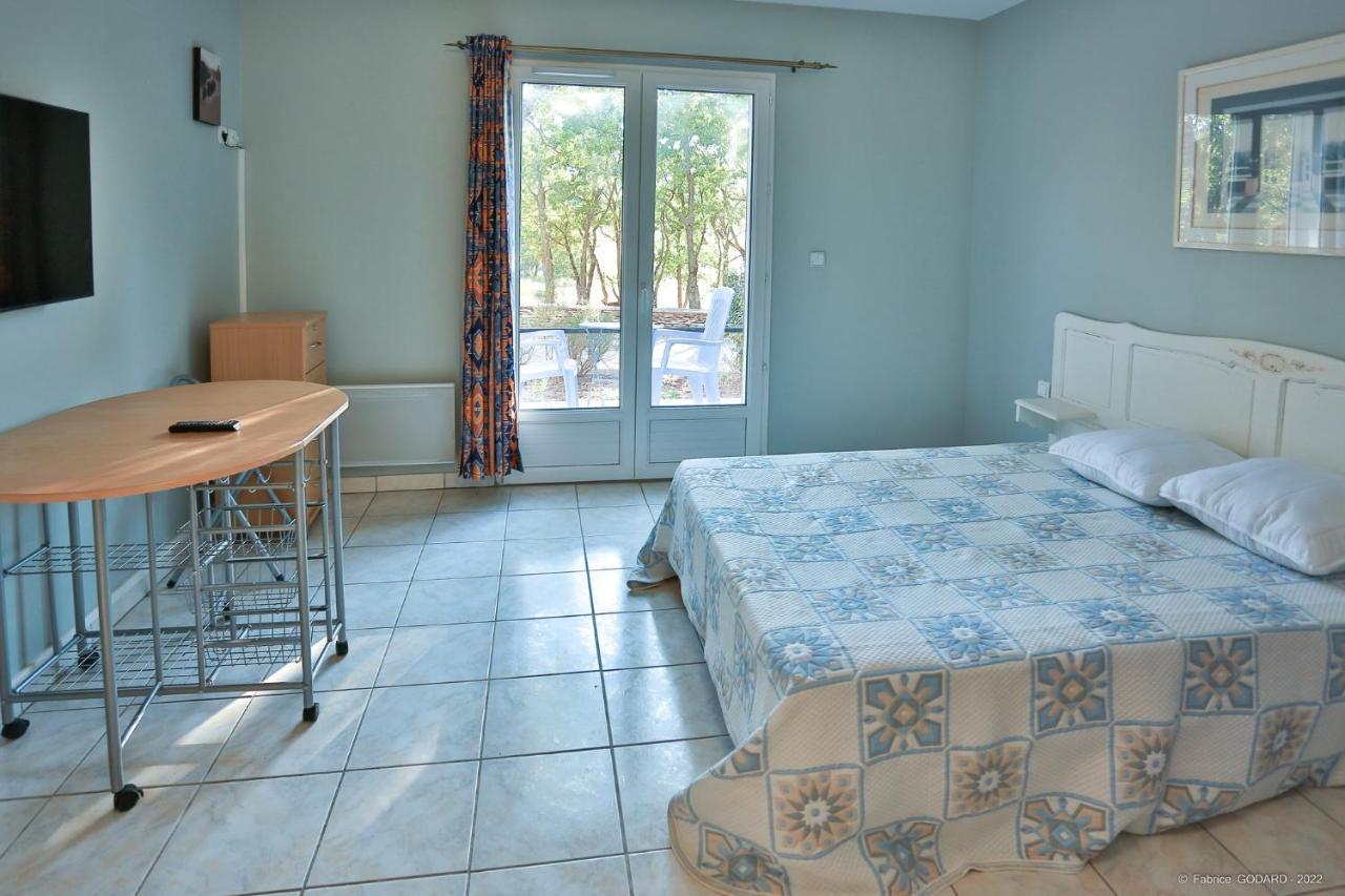 Saint-Christol  Hotel Restaurant Gite Les Lavandins المظهر الخارجي الصورة
