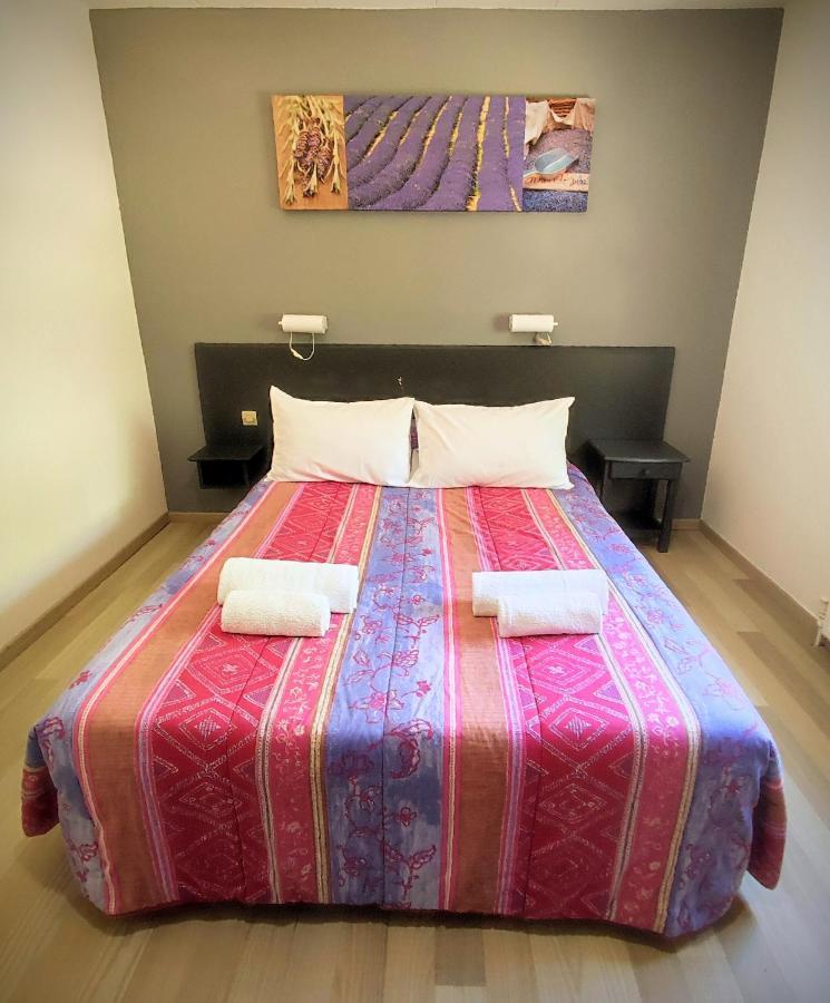 Saint-Christol  Hotel Restaurant Gite Les Lavandins المظهر الخارجي الصورة